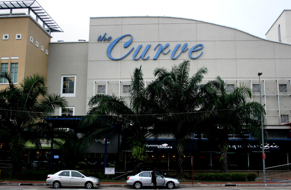 Outside_The_Curve2