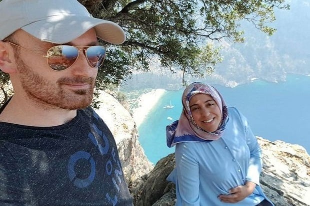 suami-ini-selfie-dengan-istri-hamil-lalu-mendorongnya-dari-tebing-1000-kaki-qoo