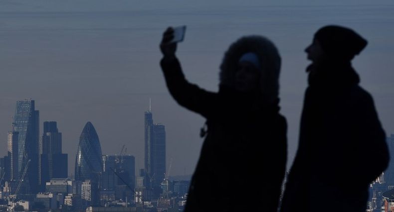 selfie_afp