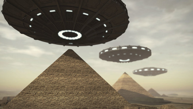 45-Aliens-over-Egypt_c1qp3e