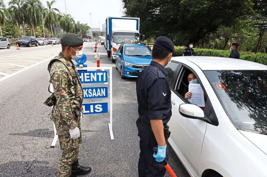 Sekatan-jalan-polis-dan-tentera-semasa-PKP-1