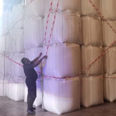 Kilang di Kedah disita disyaki sorok beras tempatan.