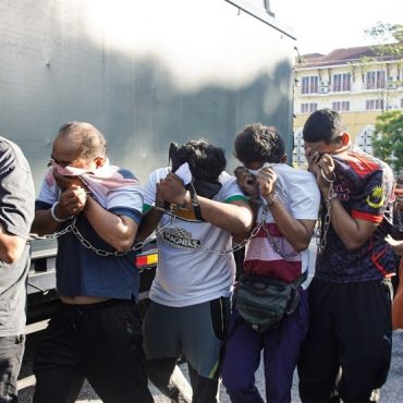 Ikat Dan Pukul Lelaki, Lima Penghantar Makanan Didakwa Membunuh