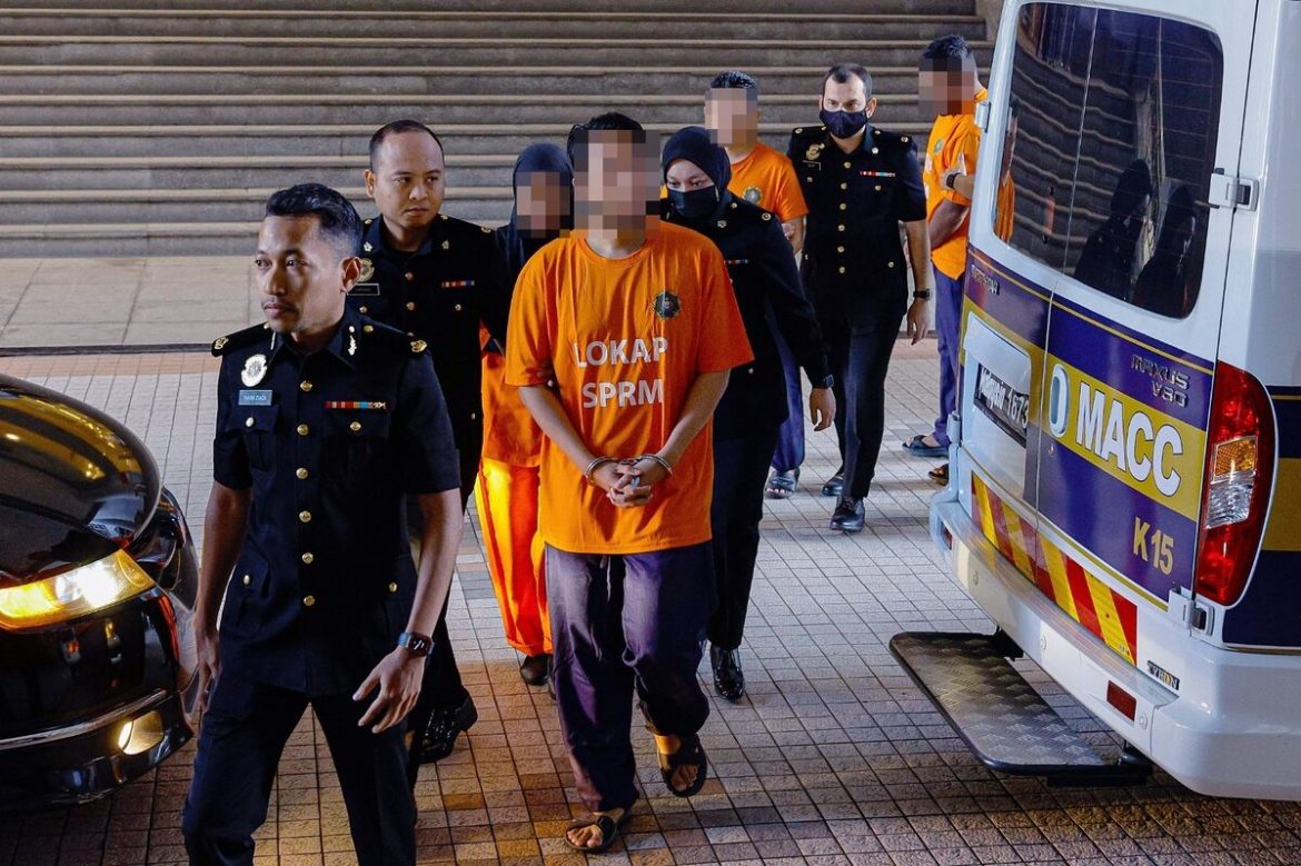 SPRM Beku 20 Akaun Bernilai RM740,000 Milik Pasangan 'Influencer'