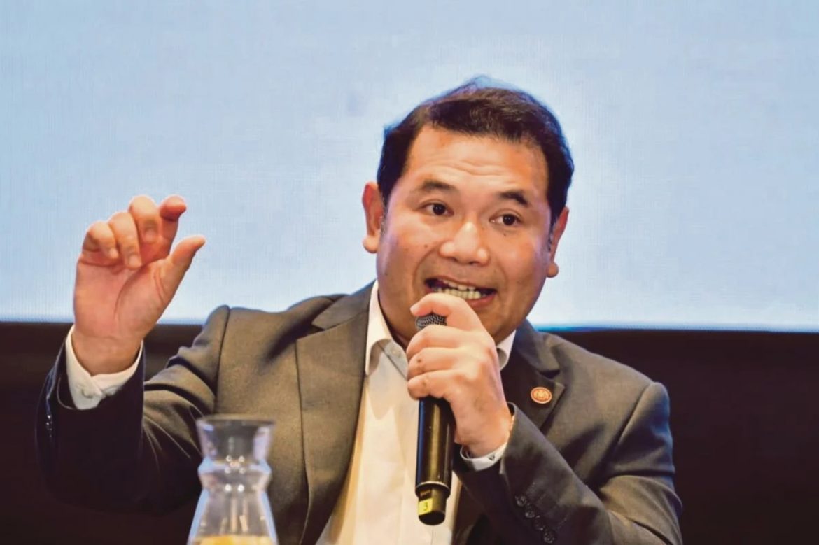 'Untuk Bagi Subsidi Lebih Adil, Kriteria Golongan T15 Sedang Diperhalusi' – Rafizi Ramli