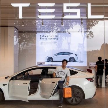 Tesla kereta Paling Bahaya