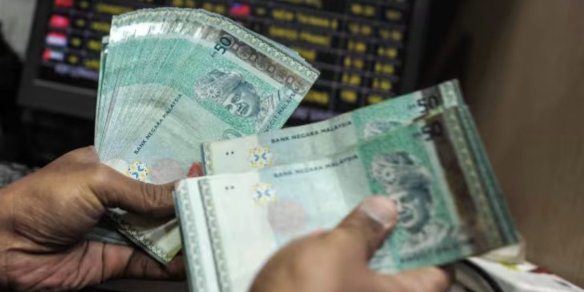 Staf Jujur Dipuji, Pulangkan Lebihan Gaji RM7,200