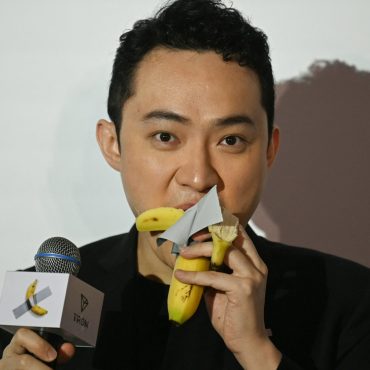 Usahawan Kripto Makan Sebiji Pisang RM27.6 Juta Mahu Beli 100,000 Biji Lagi Daripada Shah Alam
