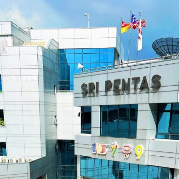 Era Tiga Dekad Berakhir, Sri Pentas Ditutup Sepenuhnya
