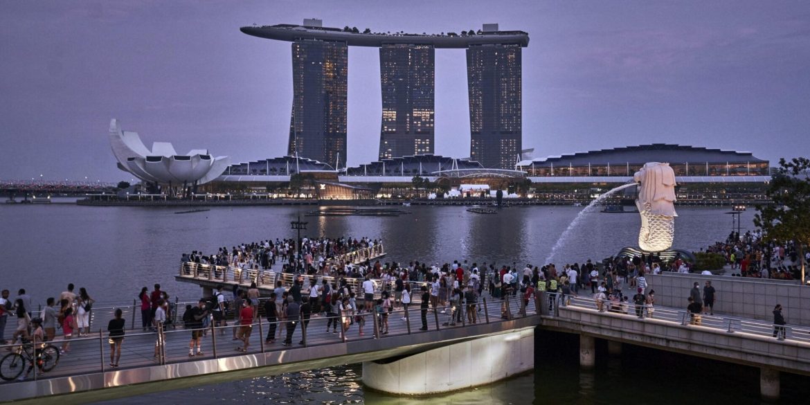 'Kita Rasa Kaya Berbelanja Di Malaysia, Realiti Kita Sesak Di Negara Sendiri' – Tokoh Usahawan Singapura