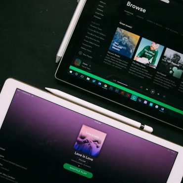 Penulis Skrip Indonesia Bising Carta Lagu Malaysia 'Terlalu’ Global, Netizen Tempelak Miliki Ekonomi Baik Lebih Penting