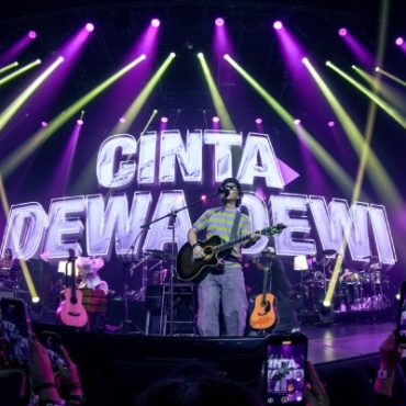[VIDEO] Tak Perlu Gimik, Konsert ‘Spider Unplugged’ Bikin Peminat Teruja Sampai Panjat Kerusi!