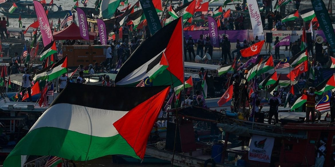 'Kibar Untuk Simulasi, Kemudian Bendera Israel Dipijak' – Penganjur Program