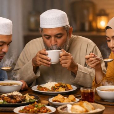 Pantang Larang Dalam Islam, Kenapa Tak Boleh Tiup Makanan & Minuman Panas?