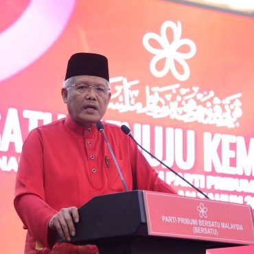 Hamzah Zainuddin Kena Pecat BERSATU
