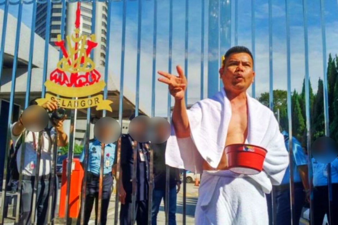 Sebelah Selipar Dan Tuala Jamal Laku RM66,000 Dalam 5 Minit