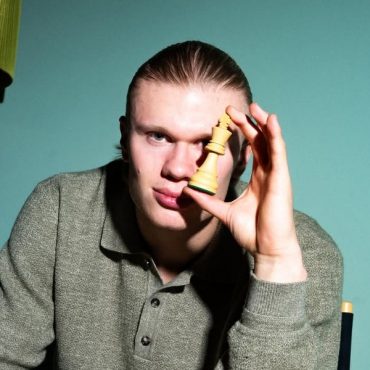 Bukan Sekadar Di Padang, Erling Haaland 'Masuk' Dunia Catur