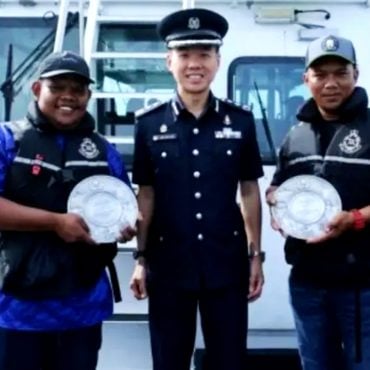 Bukan Biasa-Biasa, Dua Pemuda Malaysia Terima Anugerah Khas Selepas Berjaya Kesan Bot Hilang Milik Singapura